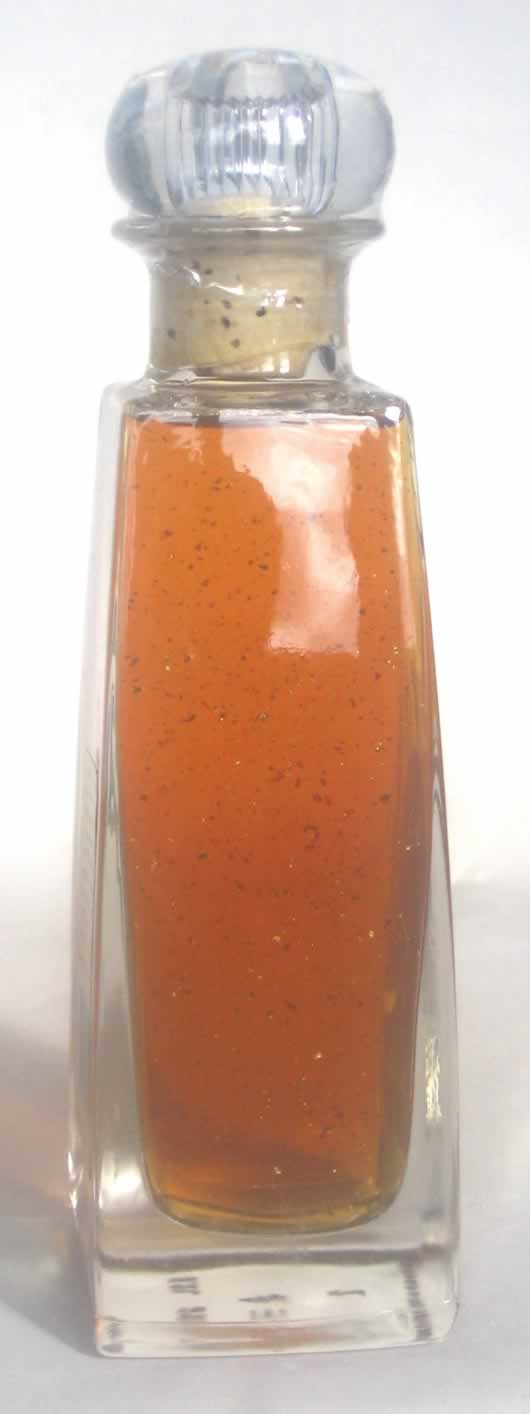 Picture of Gold flake in liqueur
